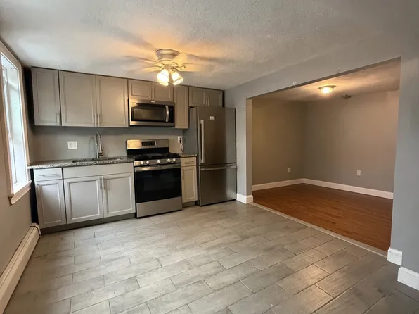 28 Wood St #1R, Warren, RI 02885