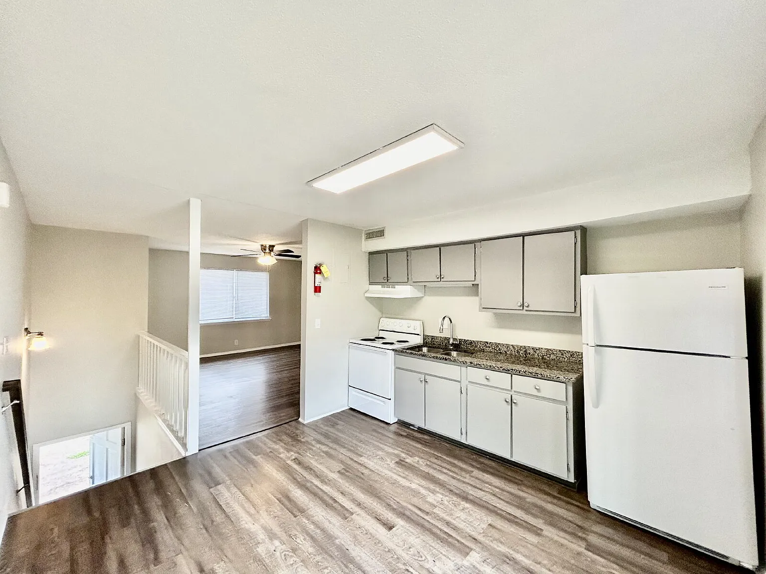 2 bed, 1.0 bath, 900 sqft, $925 — Photo 2