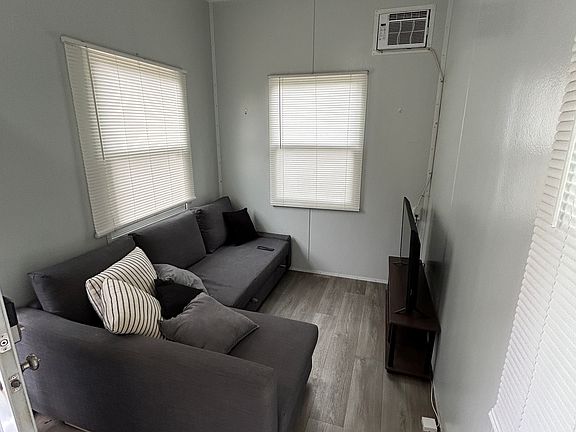 4th image of 1750 Hamilton Ave