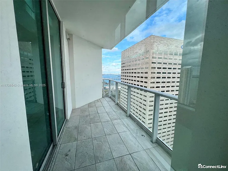 300 S Biscayne Blvd — Photo 10
