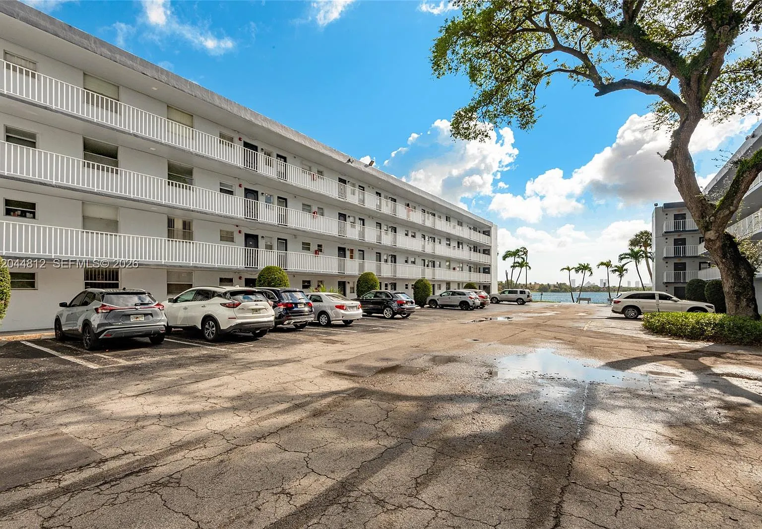 Royal Oaks Condo — Photo 3