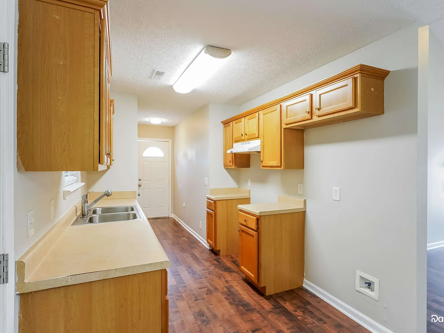 3 bed, 2.0 bath, 1118 sqft, $1,695 — Photo 2