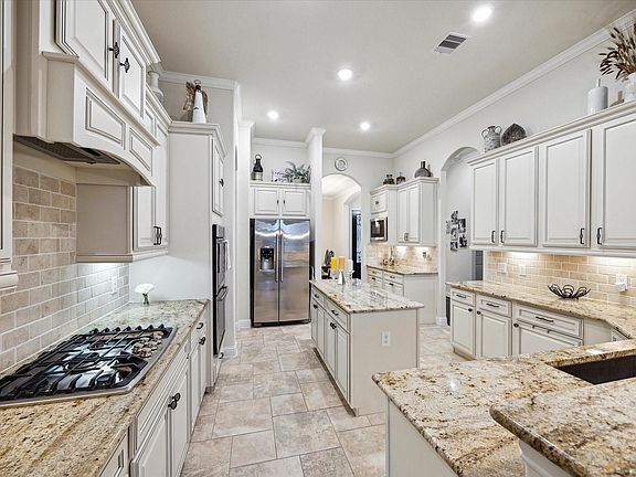 3rd image of 6615 Cottonwood Crest Ln