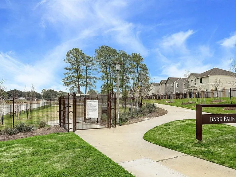 9826 Magnolia Village Ln — Photo 18