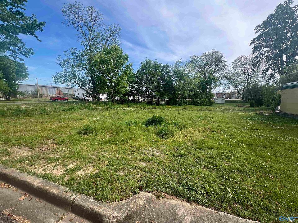 2nd image of 203 2nd Ave E