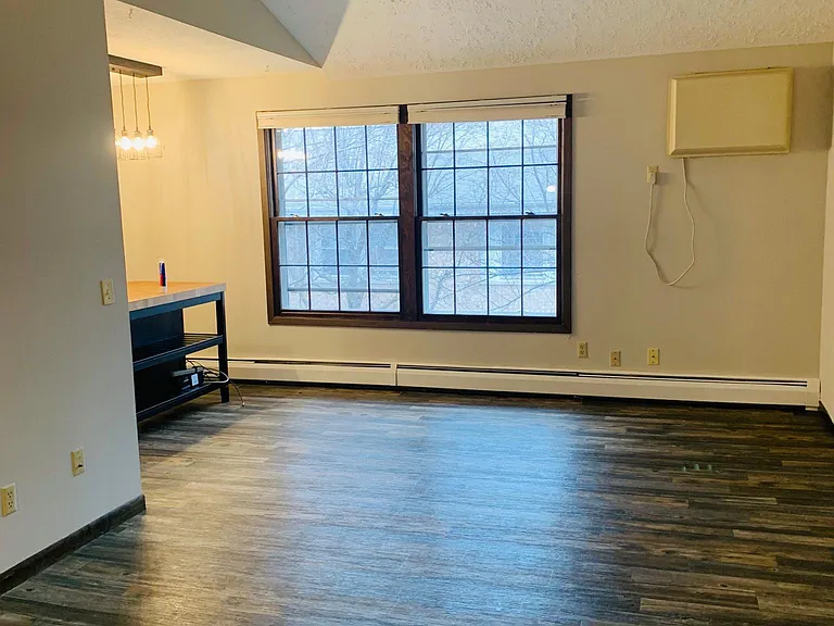 932 Westbrooke Way #8 — Photo 2