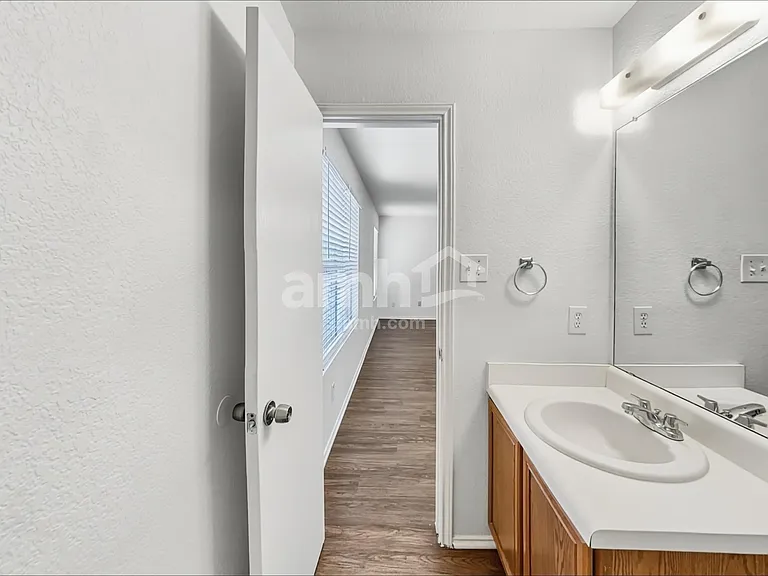 10055 Sungate Park — Photo 10