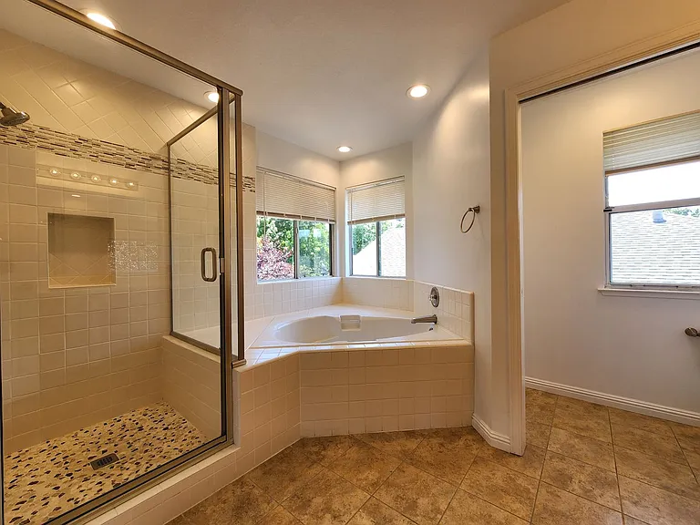 9609 Lord Dr — Photo 28