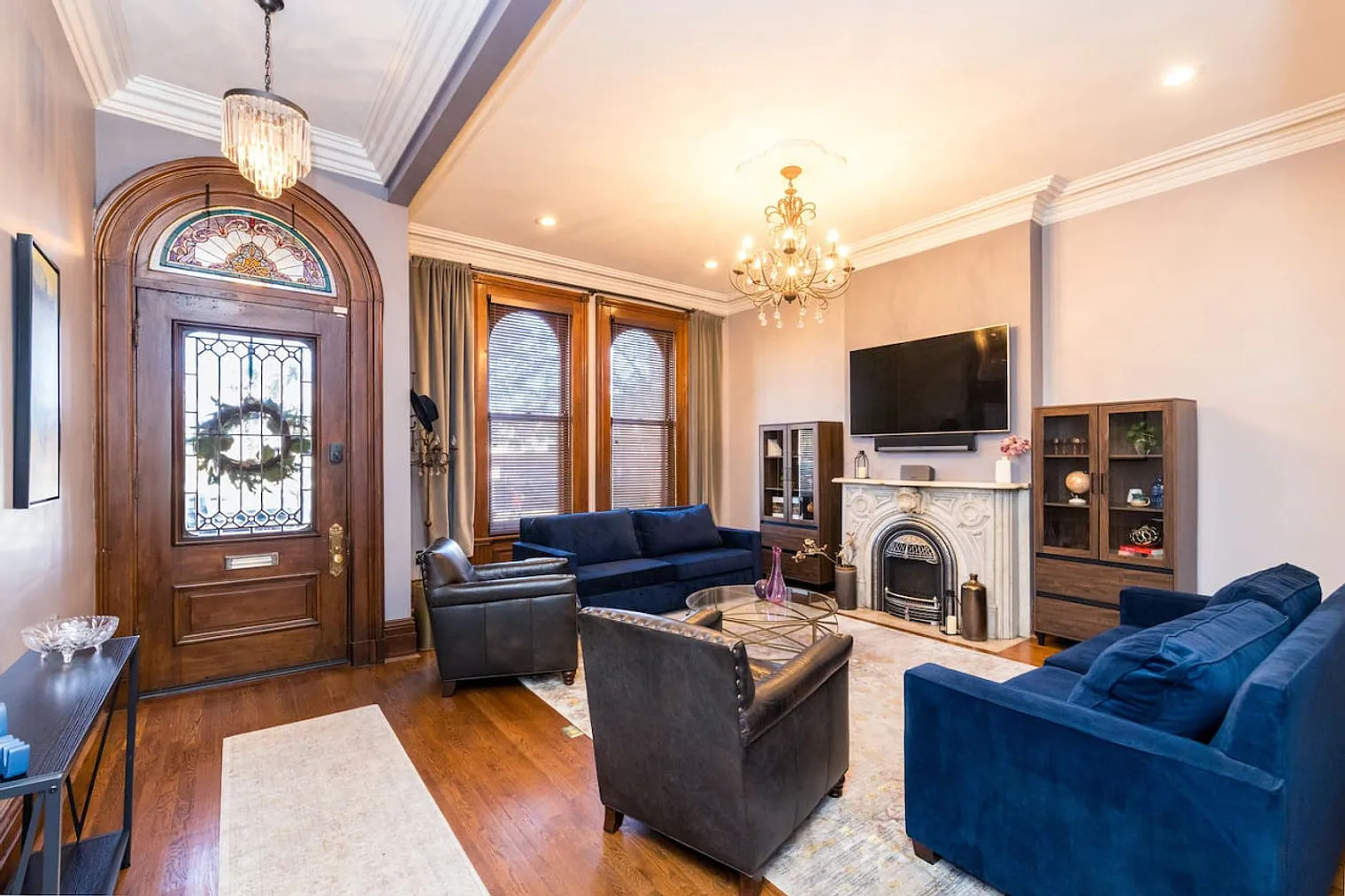 5 bed, 3.0 bath, 4542 sqft, $10,679 — Photo 2