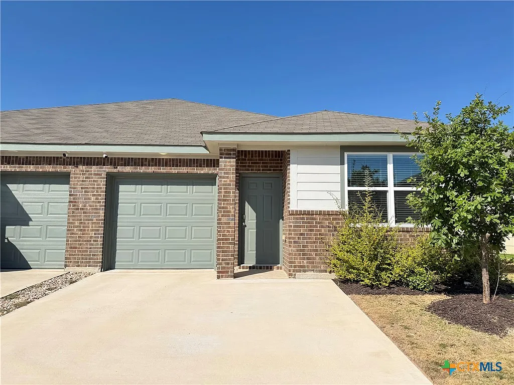 3 bed, 2.0 bath, 1411 sqft, $1,450 — Photo 2