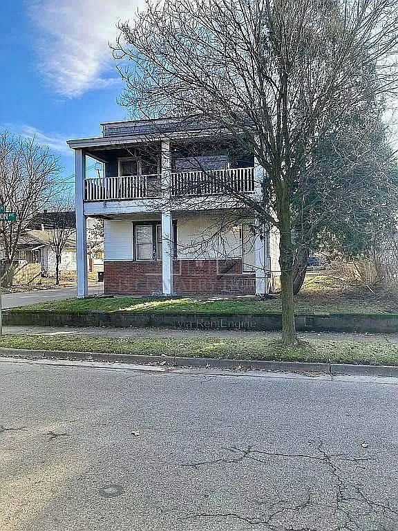 3 bed, 1.0 bath, 875 sqft, $965 — Photo 1