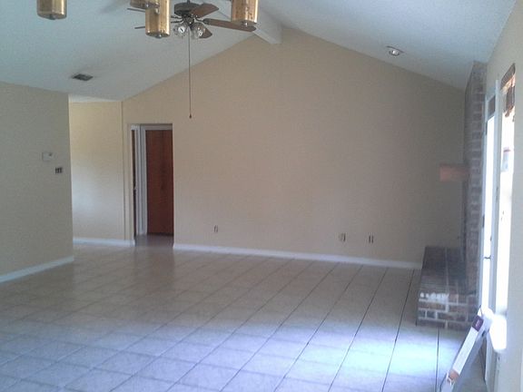 3rd image of 903 Lasso Dr