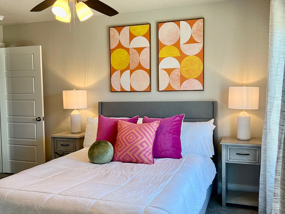 Bedroom 2 - QUEEN BED, Dresser, Ensuite Bath