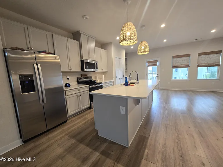 302 Fost Blvd — Photo 4