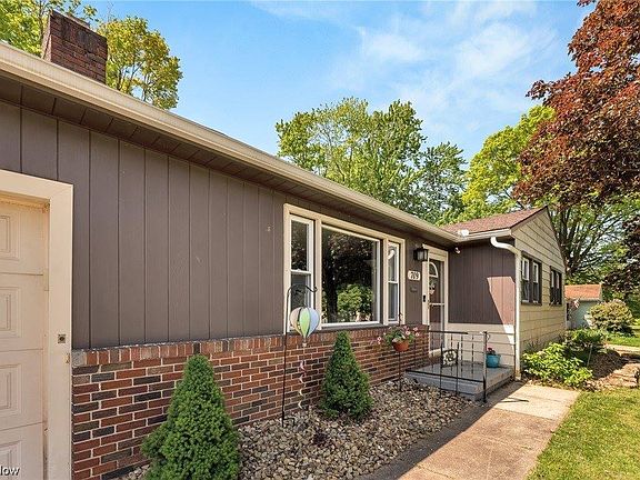 3rd image of 709 Annawan Ln