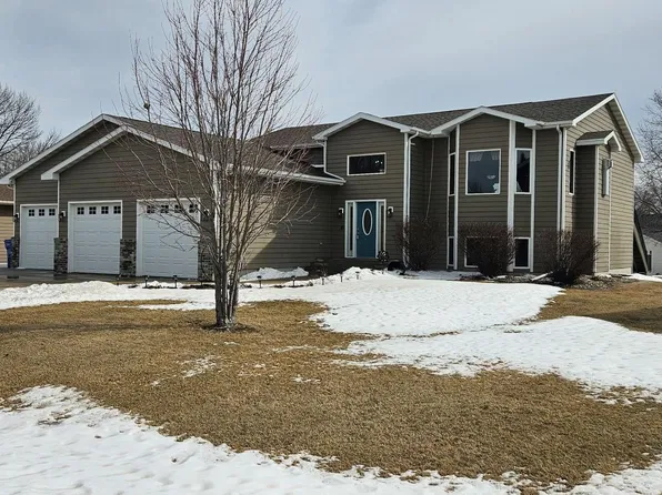 217 Hickory St, Brookings, SD 57006