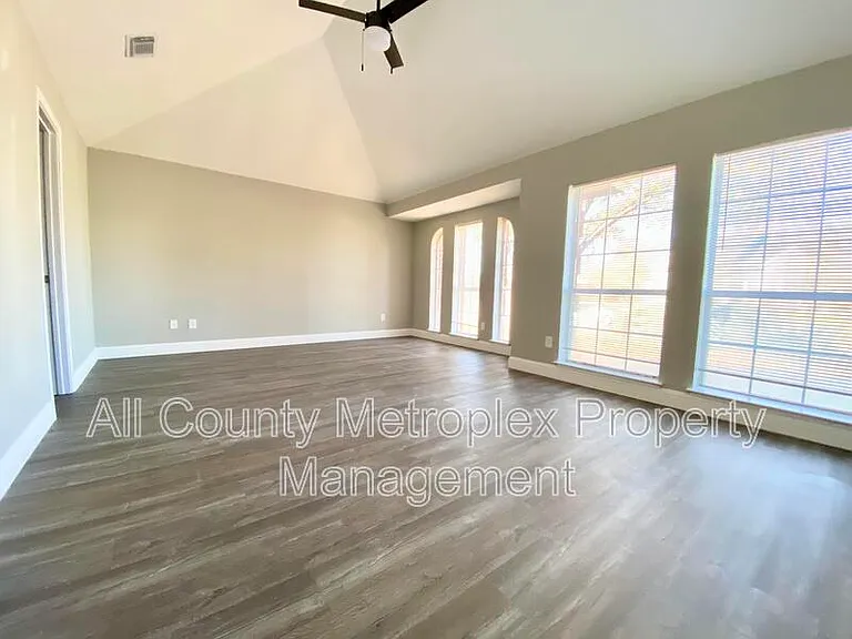 3714 Catalina St — Photo 6