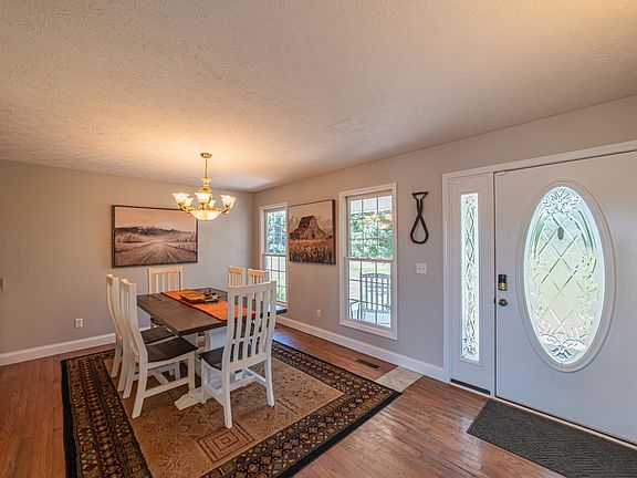 3rd image of 111 Pennie Ln