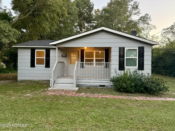 403 W Martin Luther King Jr Drive, Maxton, NC 28364