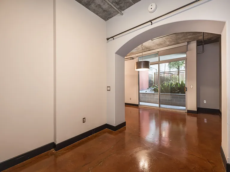 840 Green St #121 — Photo 7