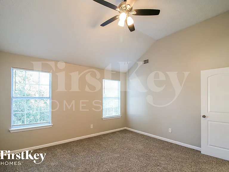 7424 Garnet Dr — Photo 11
