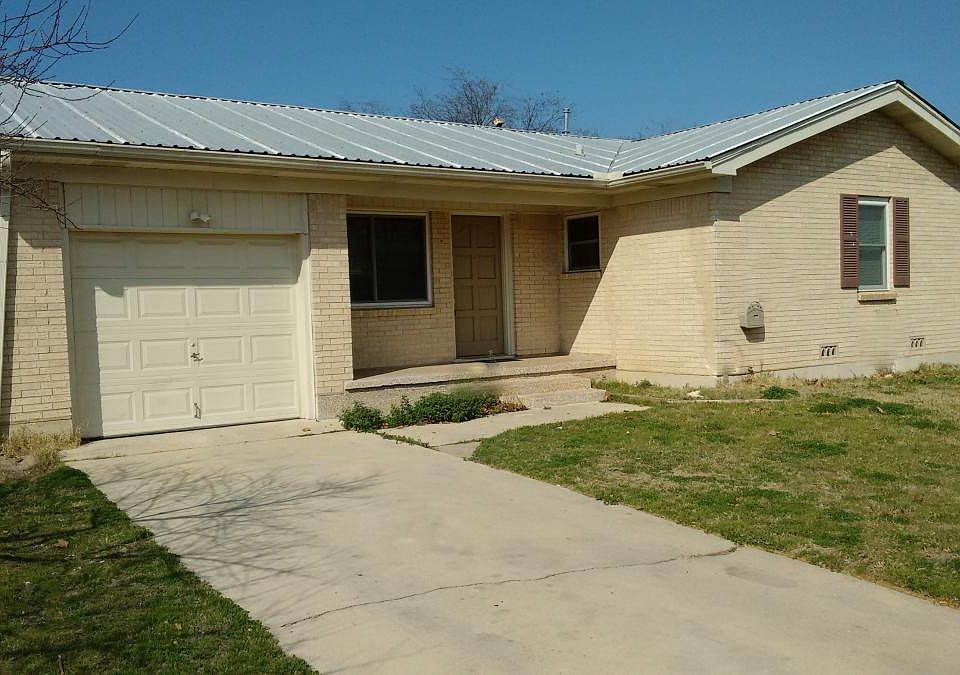 1st image of 724 W Avenue E