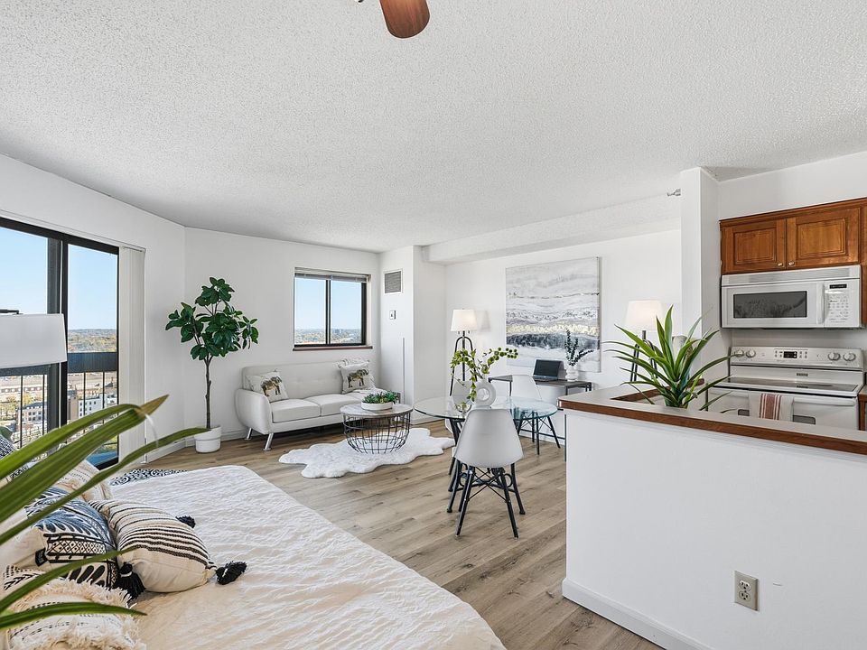 1st image of 78 10th St E Unit 2807