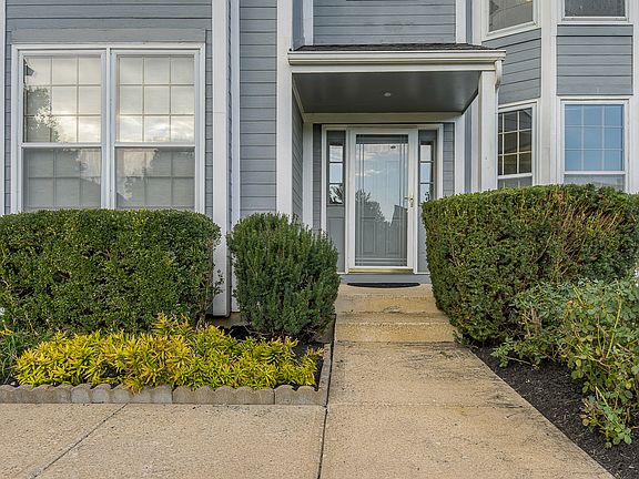 2nd image of 15748 Beverly St