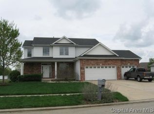 525 Heathrow Ln, Rochester, IL 62563