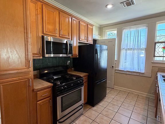4th image of 8012 Sycamore St