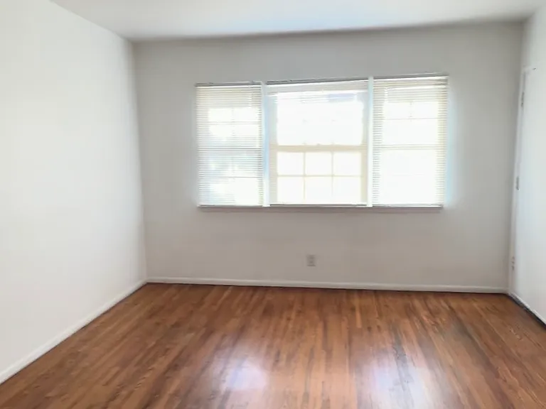 1380 Masselin Ave #6 — Photo 13