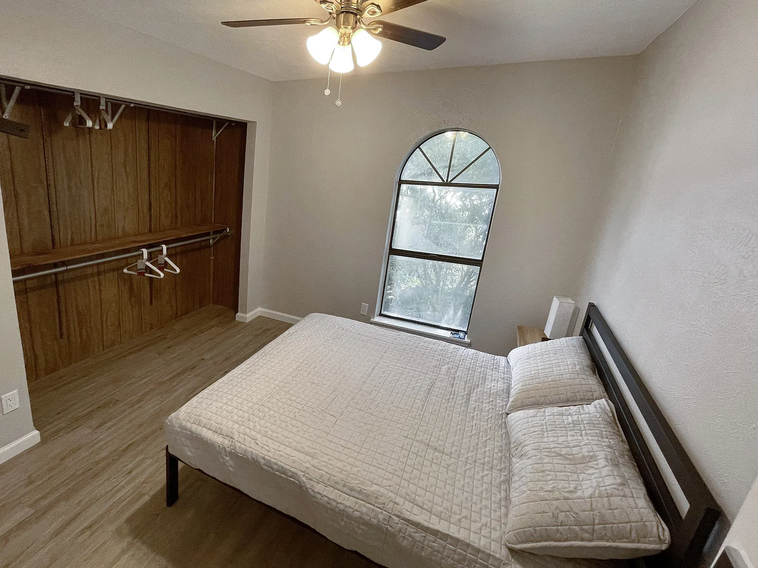 4 bed, 2.0 bath, 1398 sqft, $862 — Photo 1