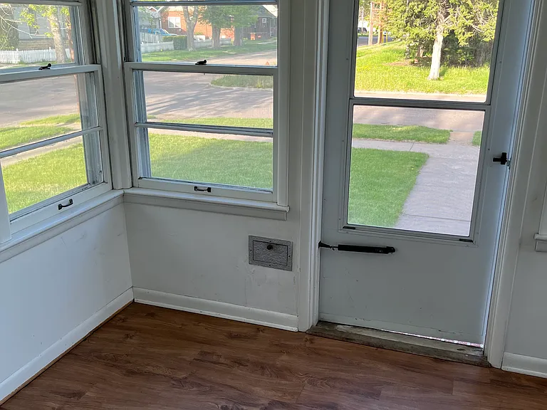 319 Briggs Ave — Photo 2