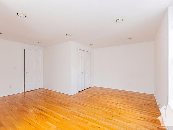 3rd image of 2315 N Southport Ave #3F5