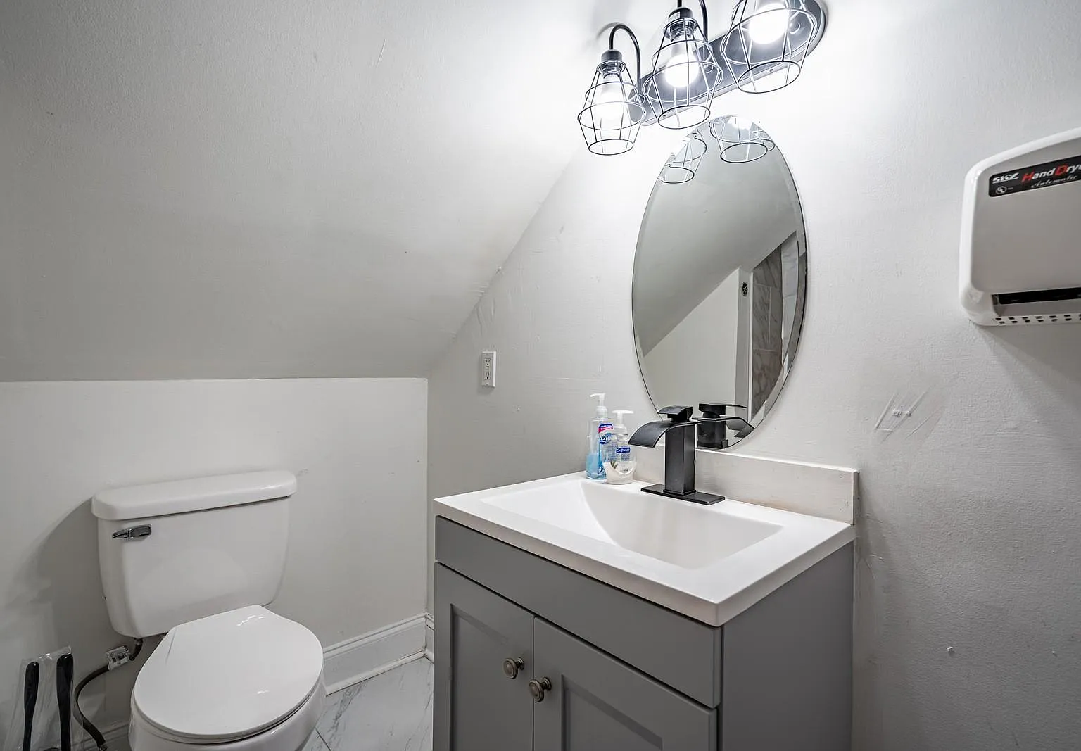4 bed, 3.5 bath, 3317 sqft, $866 — Photo 3