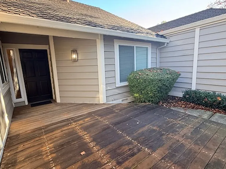 506 Silver Lake Dr — Photo 3