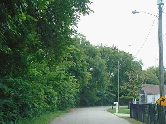 Exterior Neighborhood (street photo)