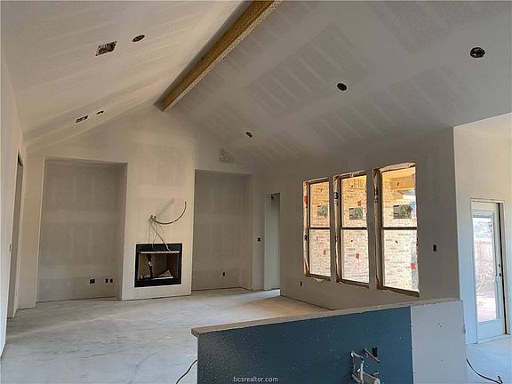 5th image of 2708 Wardford Way