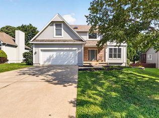 1037 SW Sunflower Dr, Lees Summit, MO 64081