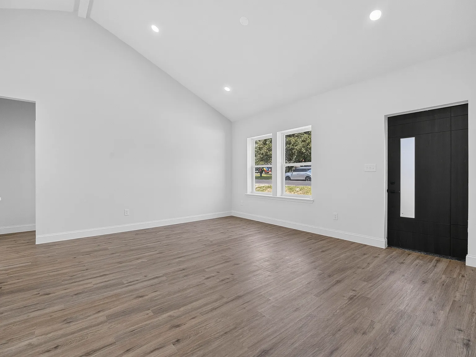 3 bed, 1250 sqft, $2,395 — Photo 2