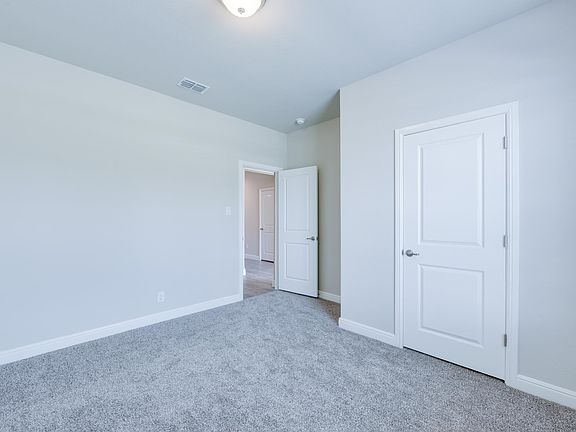 4th image of 313 Roundstone Rd