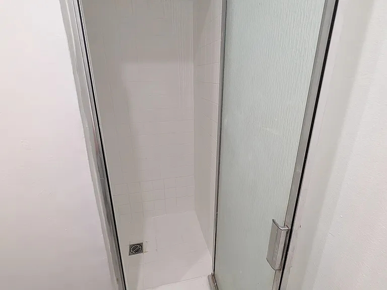 1536 S Fairfax Ave #6 — Photo 11
