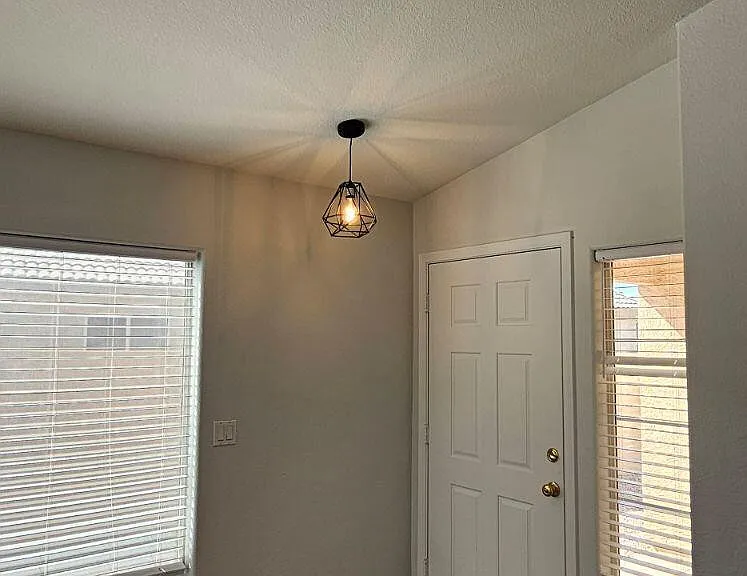 9426 W Monroe St — Photo 2
