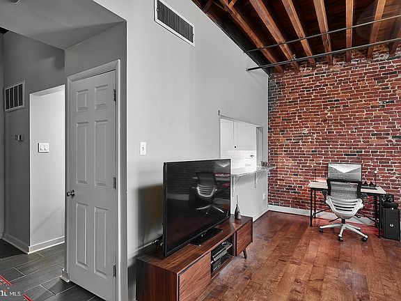 4th image of 205-11 N 4th St #G3