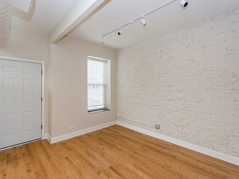 915 S Aberdeen St — Photo 5