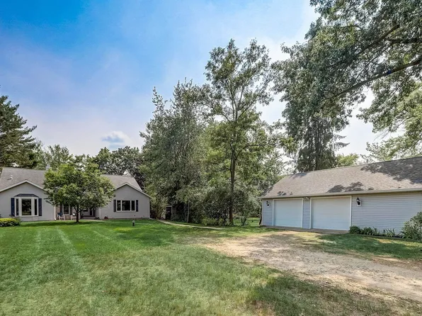 W10885 Tipperary Rd, Poynette, WI 53955