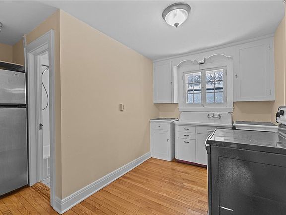 5th image of 360 S Winooski Ave #I