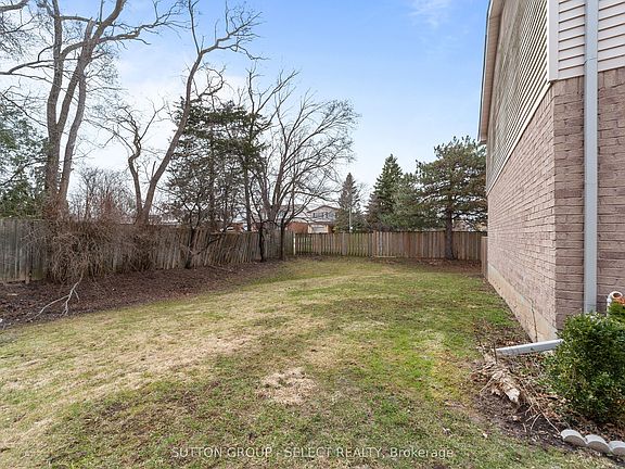 3rd image of 757 Wharncliffe Rd S #27