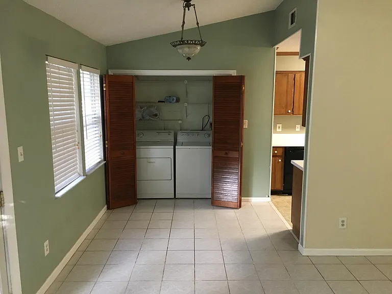 1097 Lovers Ln — Photo 14