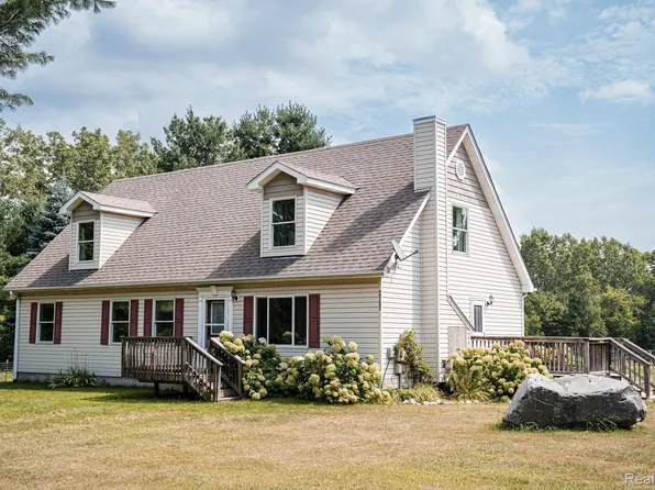 2757 S Lake Pleasant Rd, Metamora, MI 48455